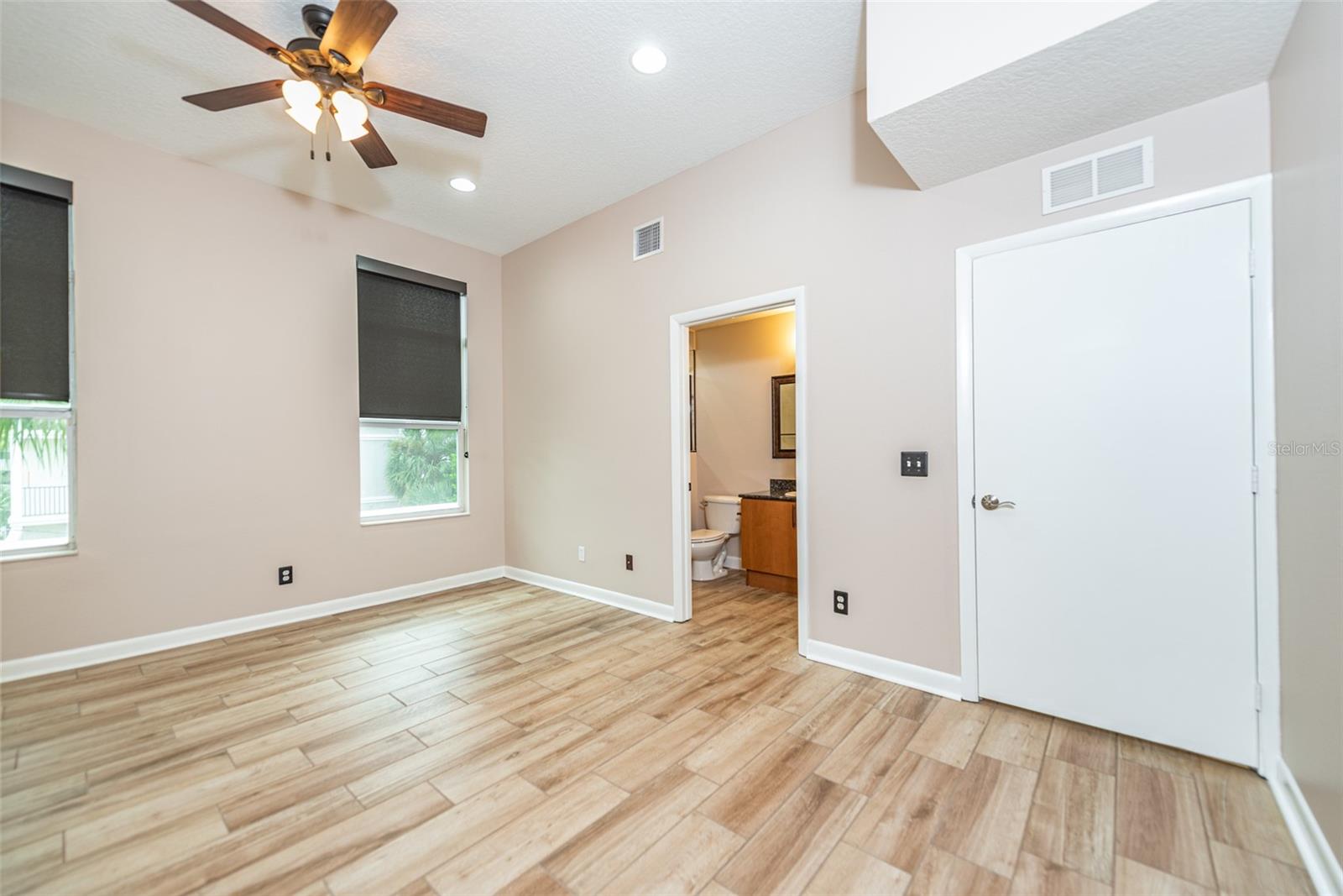 Image 16 of 24 For 523 4th Avenue S 17