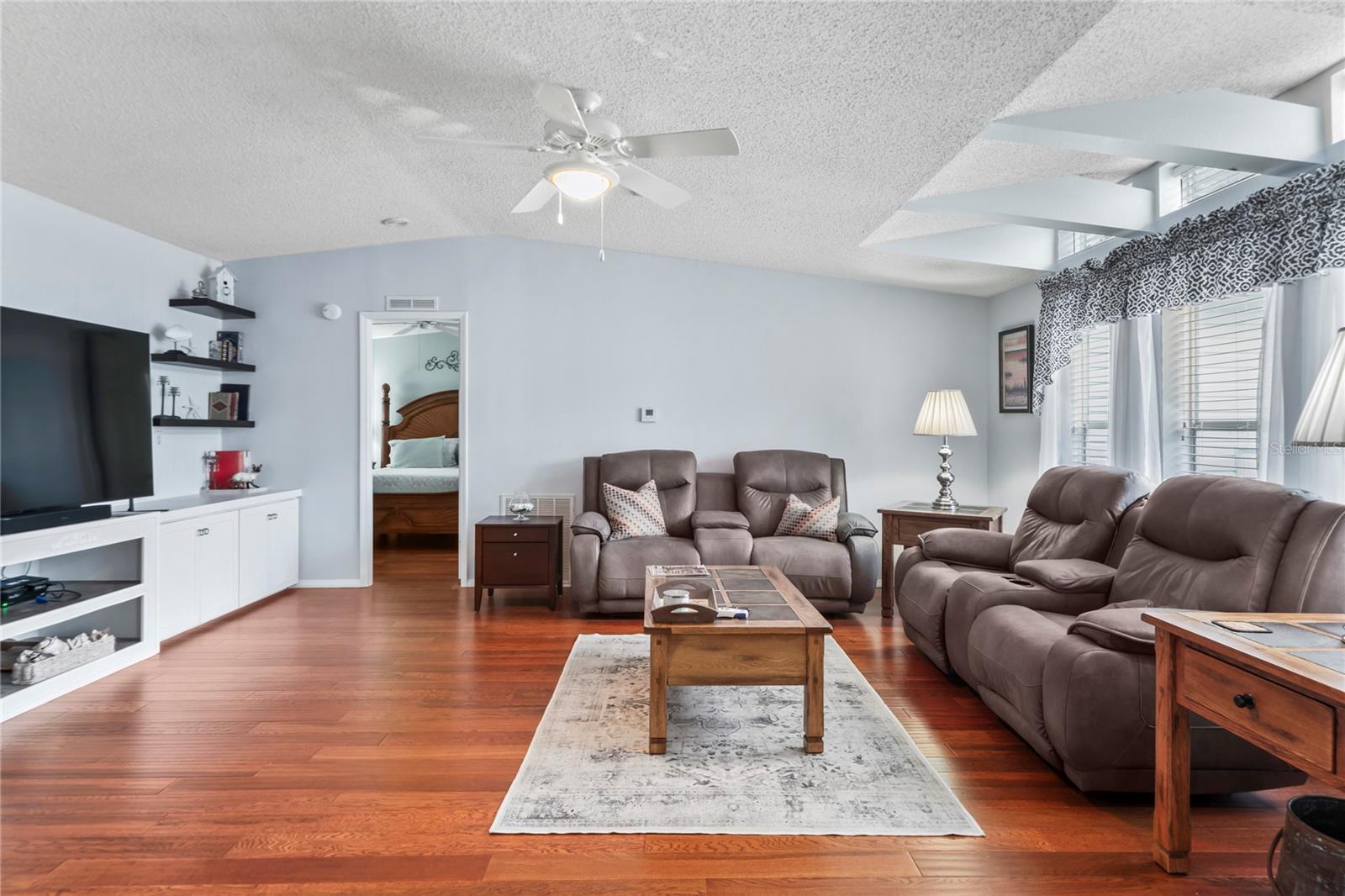 Image 12 of 61 For 14691 Rialto Ave