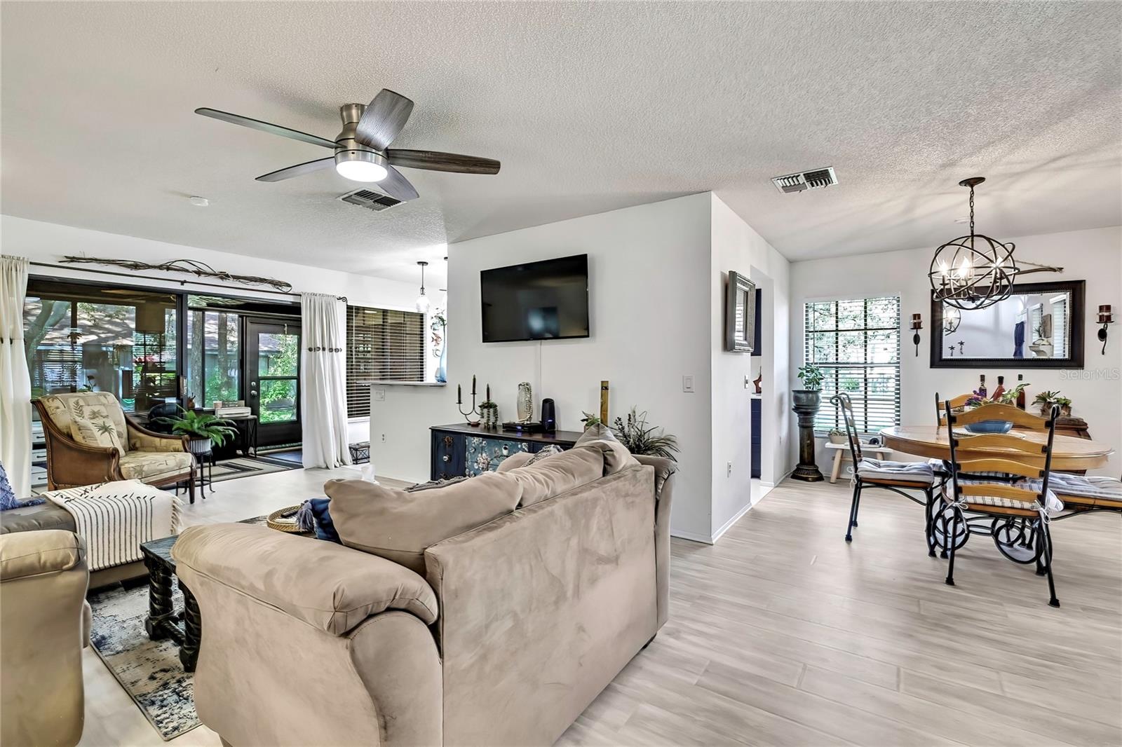Image 4 of 34 For 2129 Point O Woods Ct