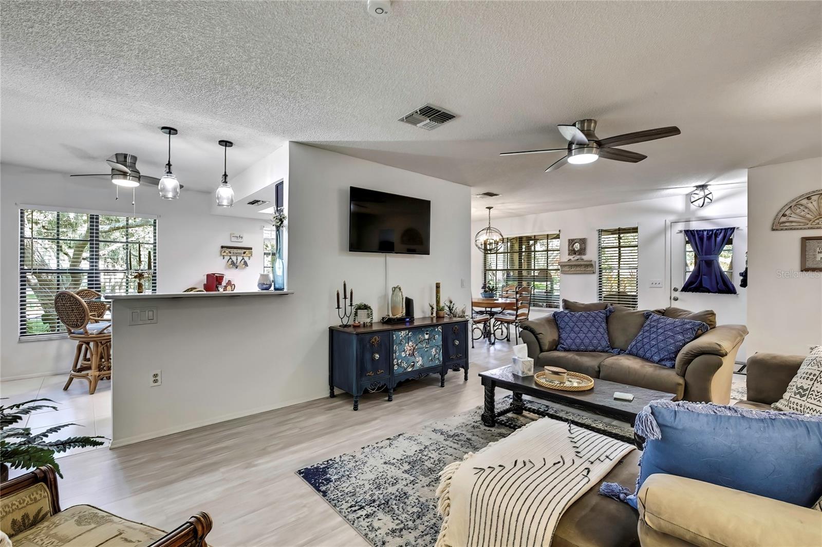Image 6 of 34 For 2129 Point O Woods Ct