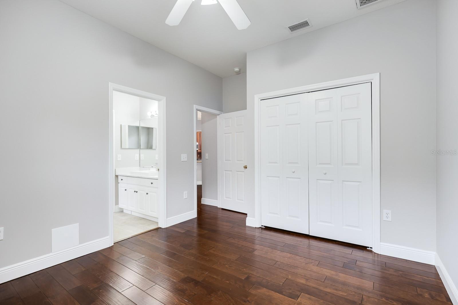 Image 27 of 49 For 15533 Martinmeadow Drive