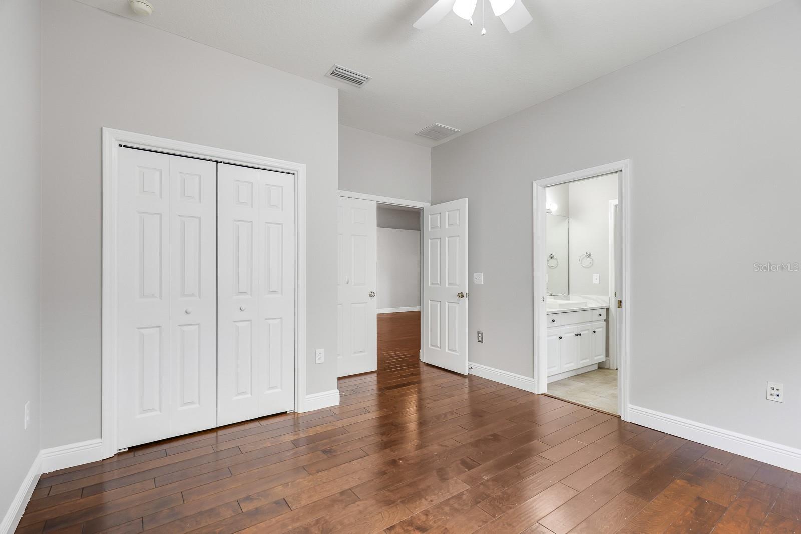 Image 32 of 49 For 15533 Martinmeadow Drive