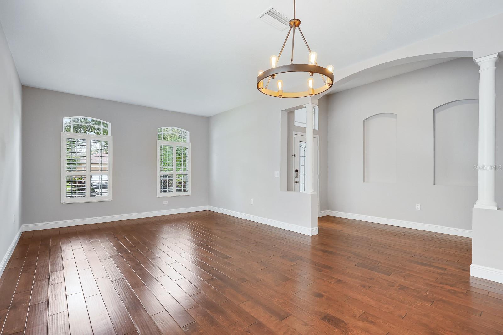 Image 5 of 49 For 15533 Martinmeadow Drive