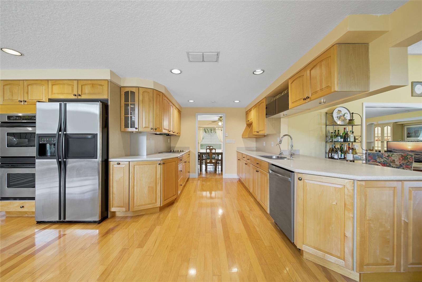 Image 10 of 43 For 15507 Himes Avenue