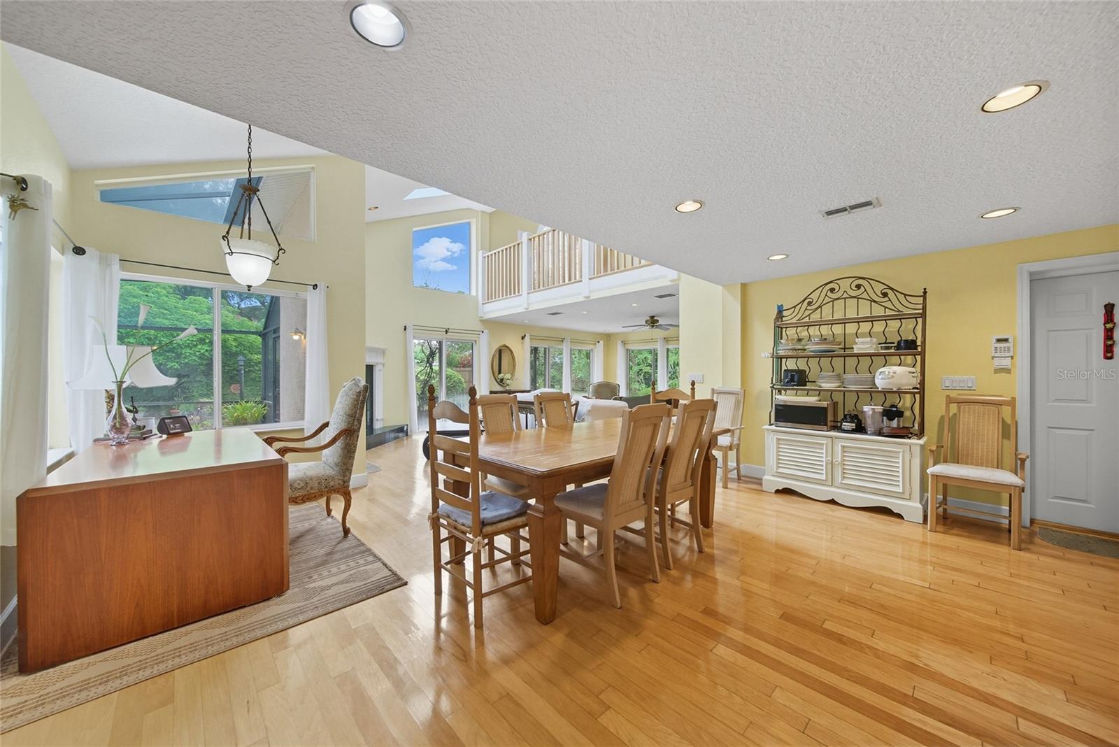 Image 12 of 43 For 15507 Himes Avenue