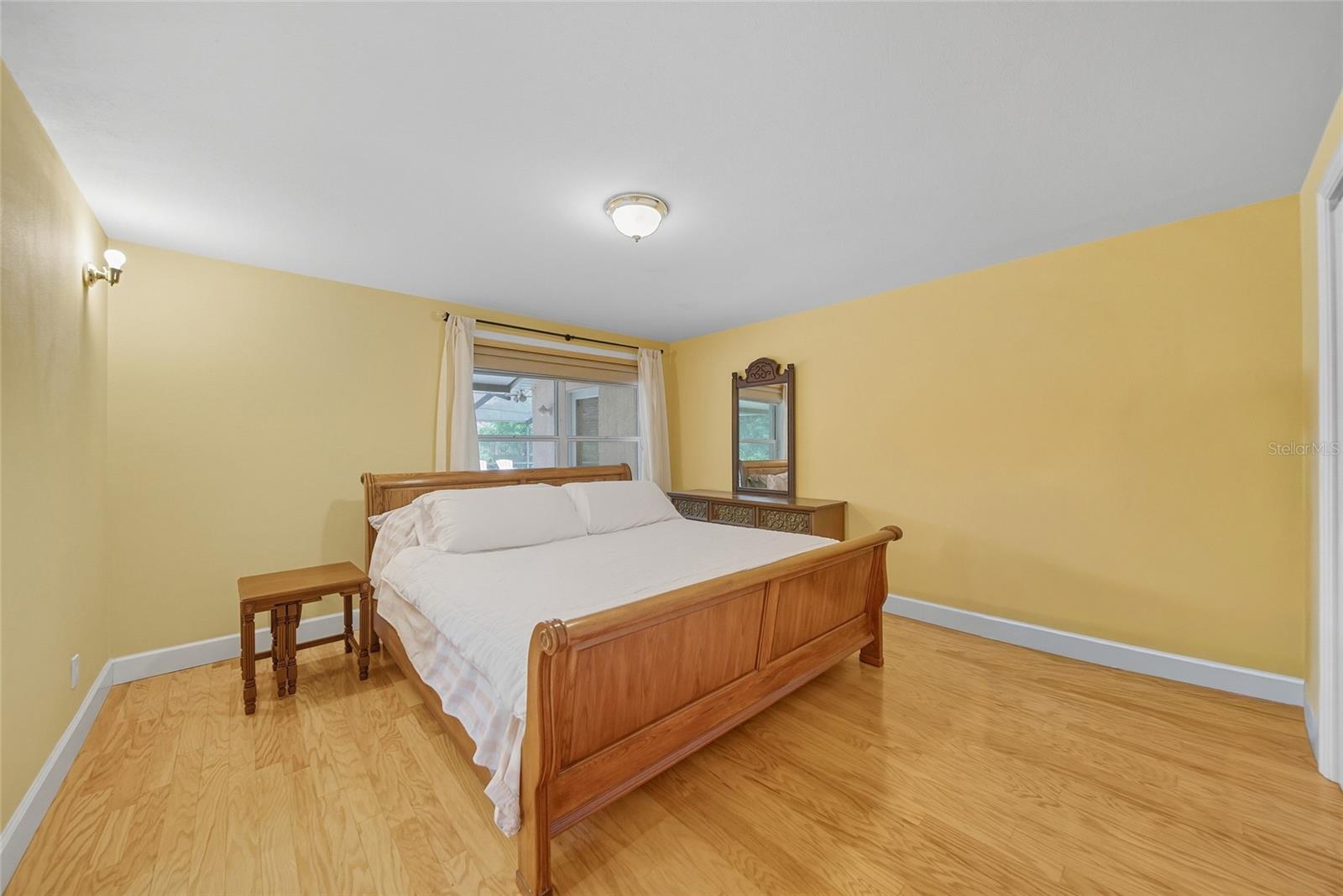Image 17 of 43 For 15507 Himes Avenue