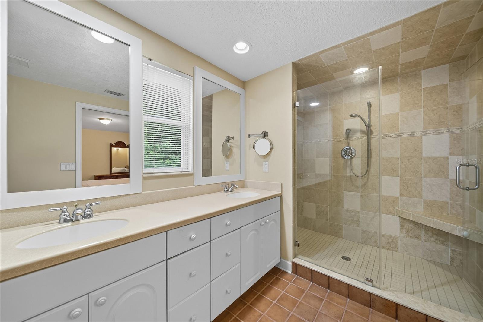 Image 18 of 43 For 15507 Himes Avenue