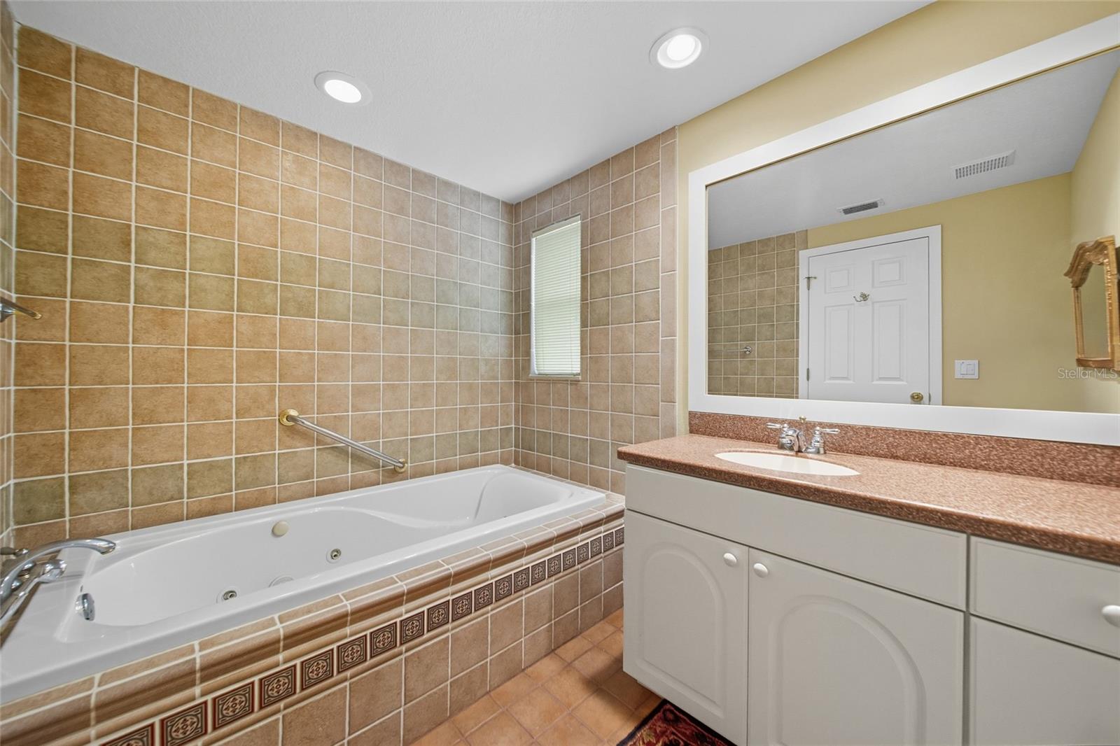 Image 22 of 43 For 15507 Himes Avenue