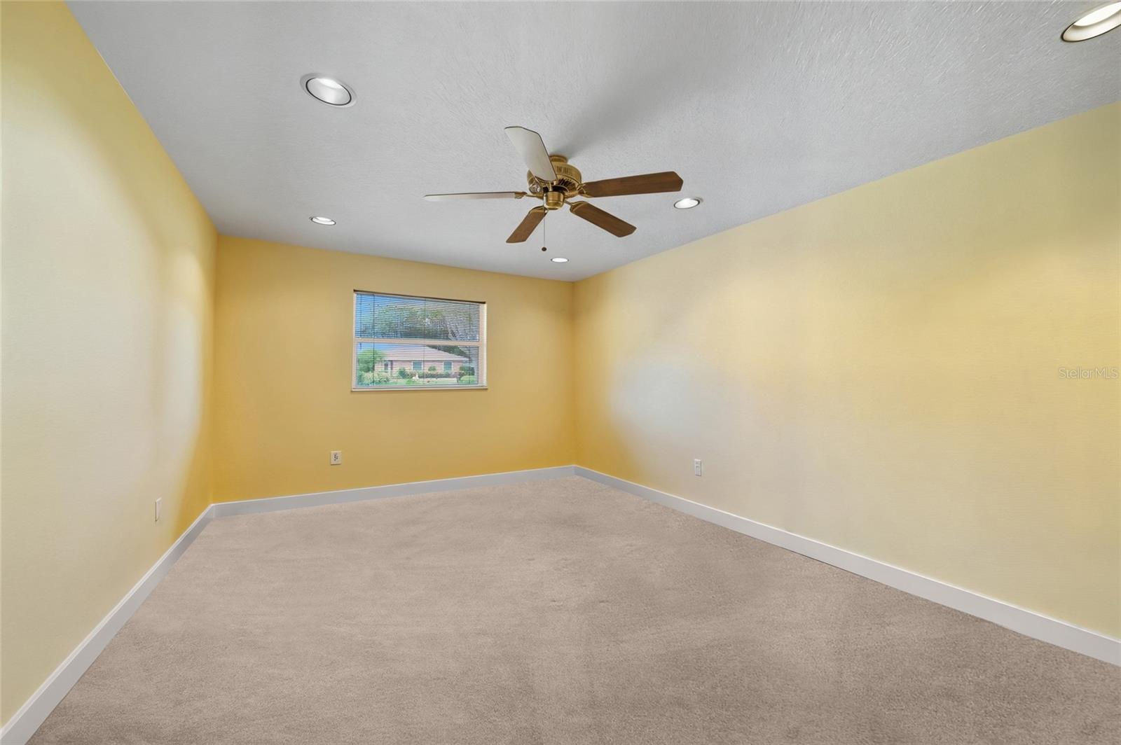 Image 24 of 43 For 15507 Himes Avenue
