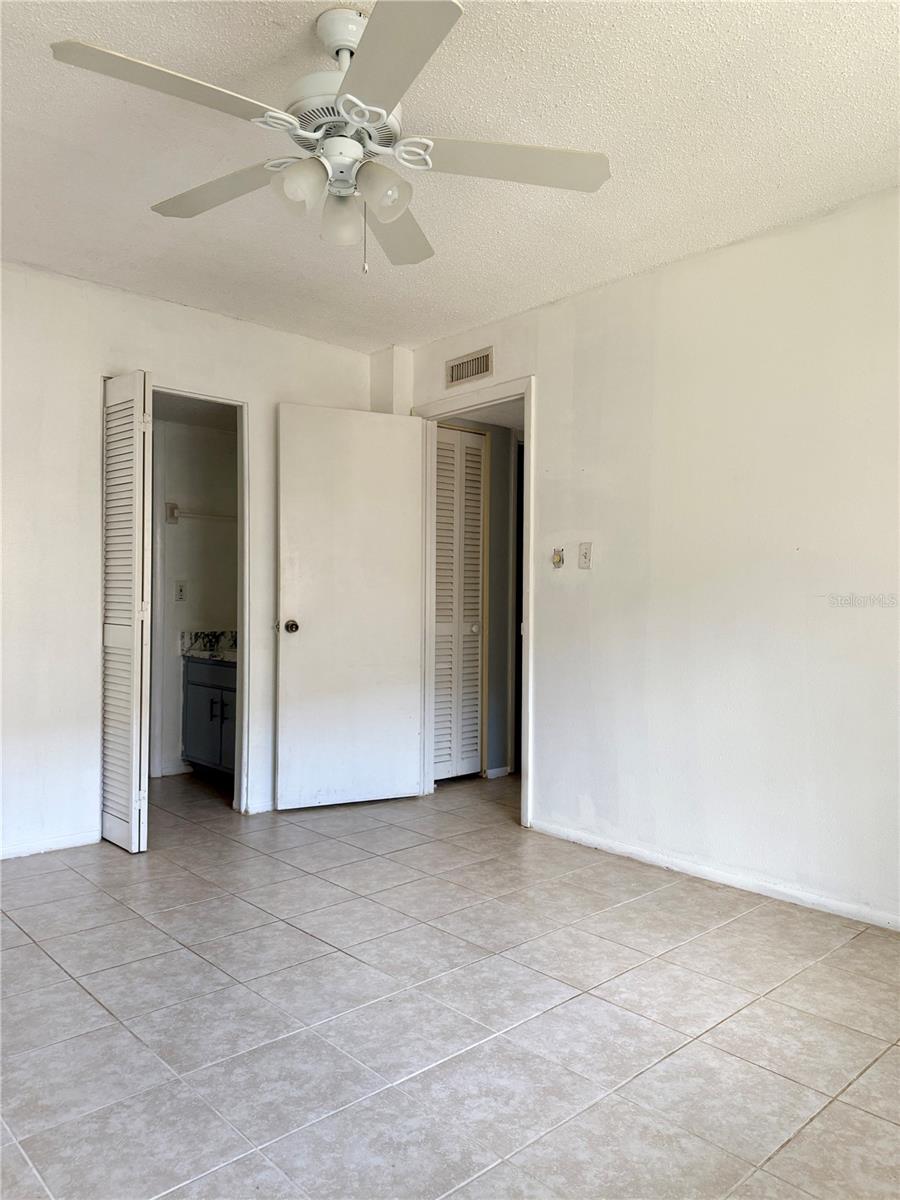 Image 11 of 19 For 5501 Loblolly Court 165