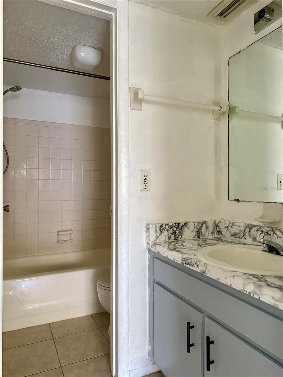 Image 12 of 19 For 5501 Loblolly Court 165