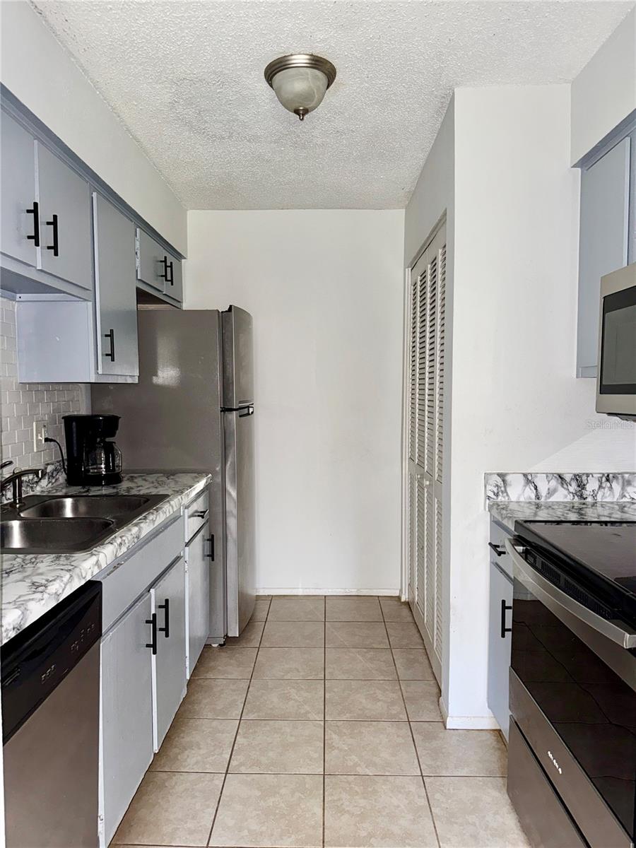 Image 6 of 19 For 5501 Loblolly Court 165