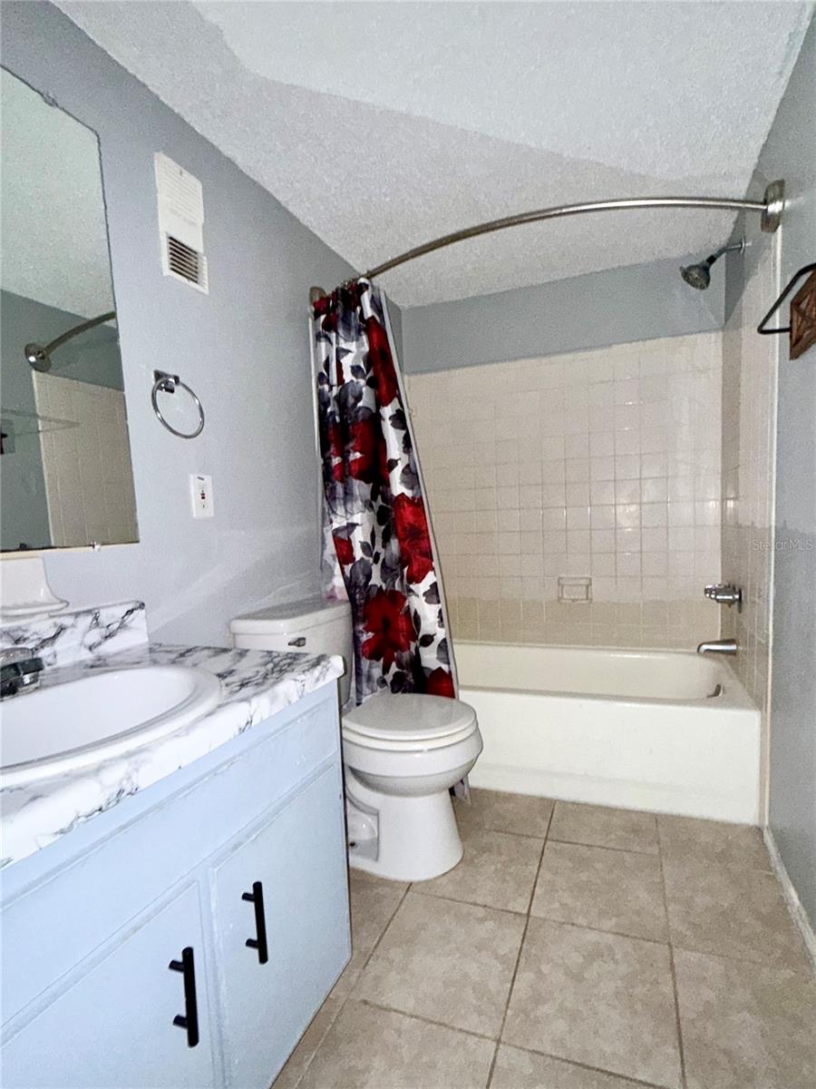 Image 9 of 19 For 5501 Loblolly Court 165