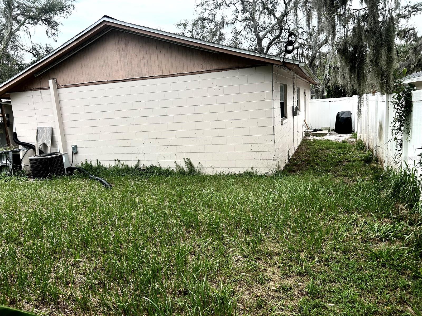 Listing photo id 0 for 4816 Okara Road