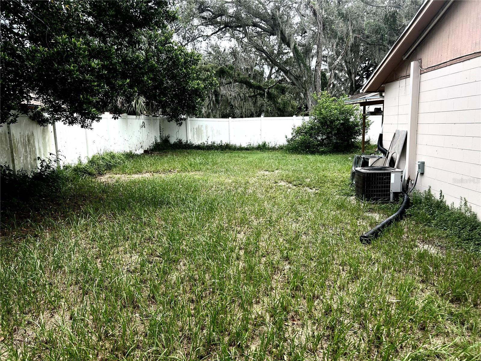 Listing photo id 2 for 4816 Okara Road