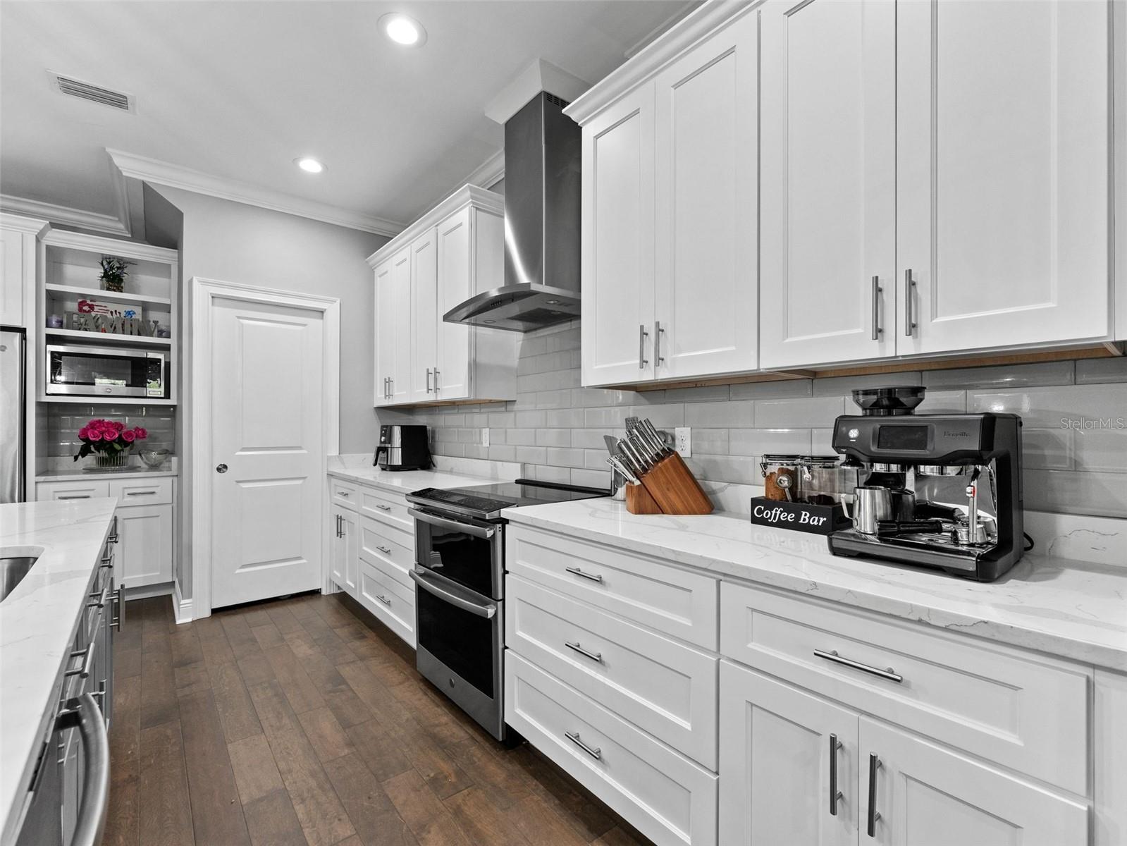 Image 12 of 41 For 2723 Ysabella Avenue