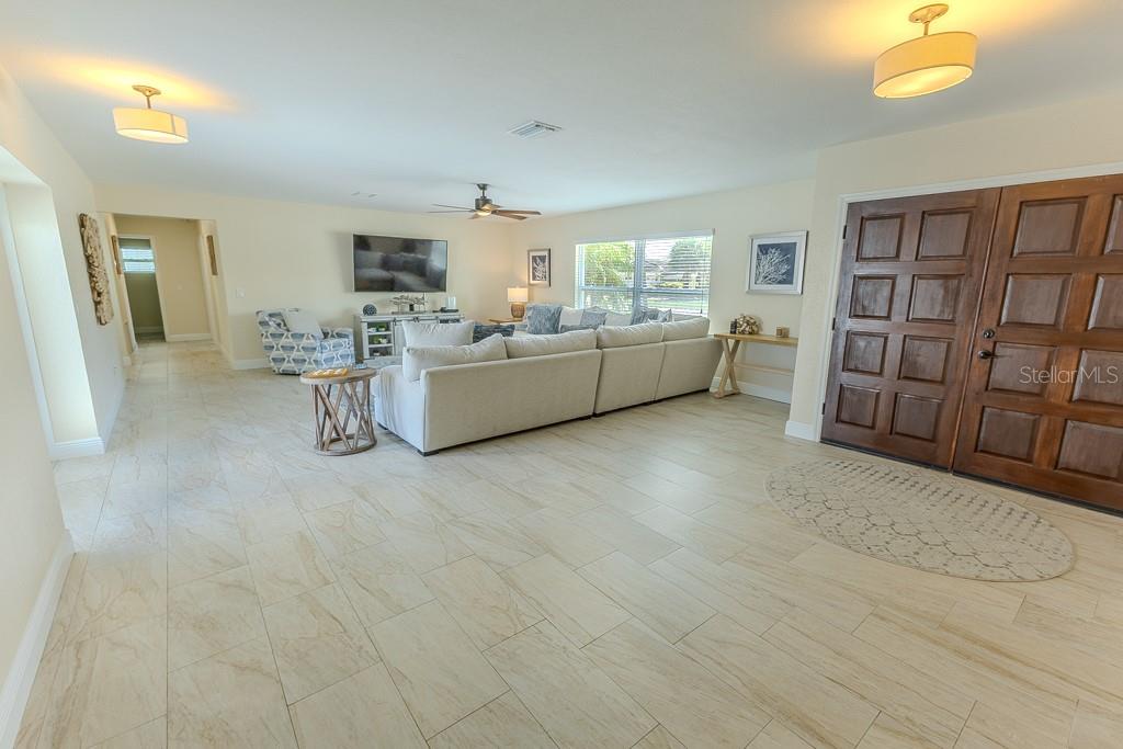 Listing photo id 8 for 5021 Porpoise Place