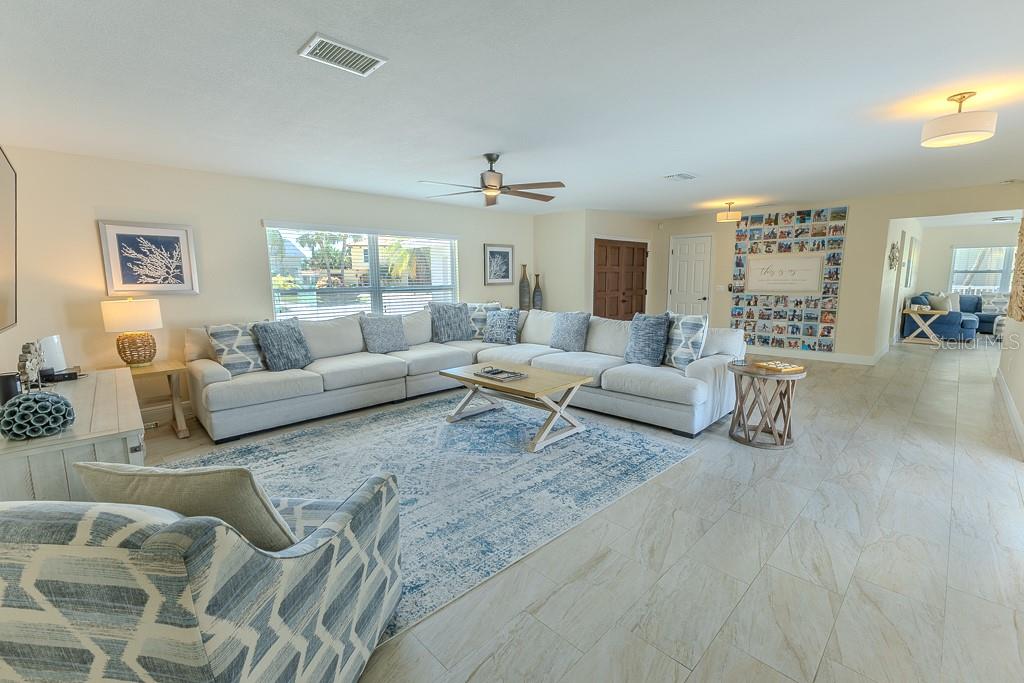 Listing photo id 13 for 5021 Porpoise Place