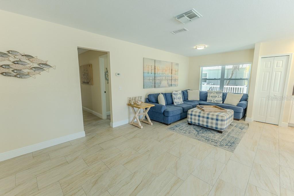 Listing photo id 15 for 5021 Porpoise Place