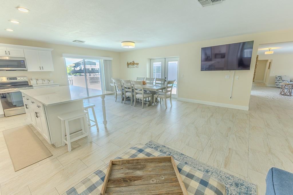 Listing photo id 17 for 5021 Porpoise Place