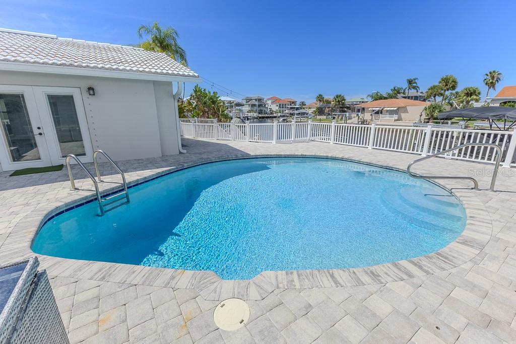 Listing photo id 0 for 5021 Porpoise Place