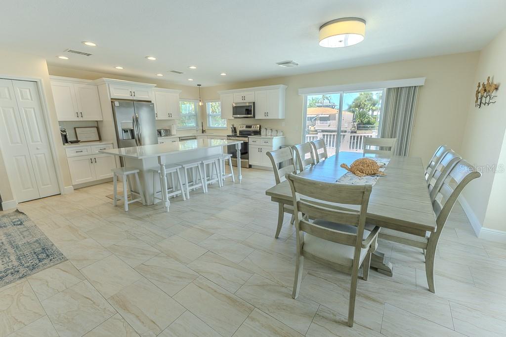 Listing photo id 18 for 5021 Porpoise Place