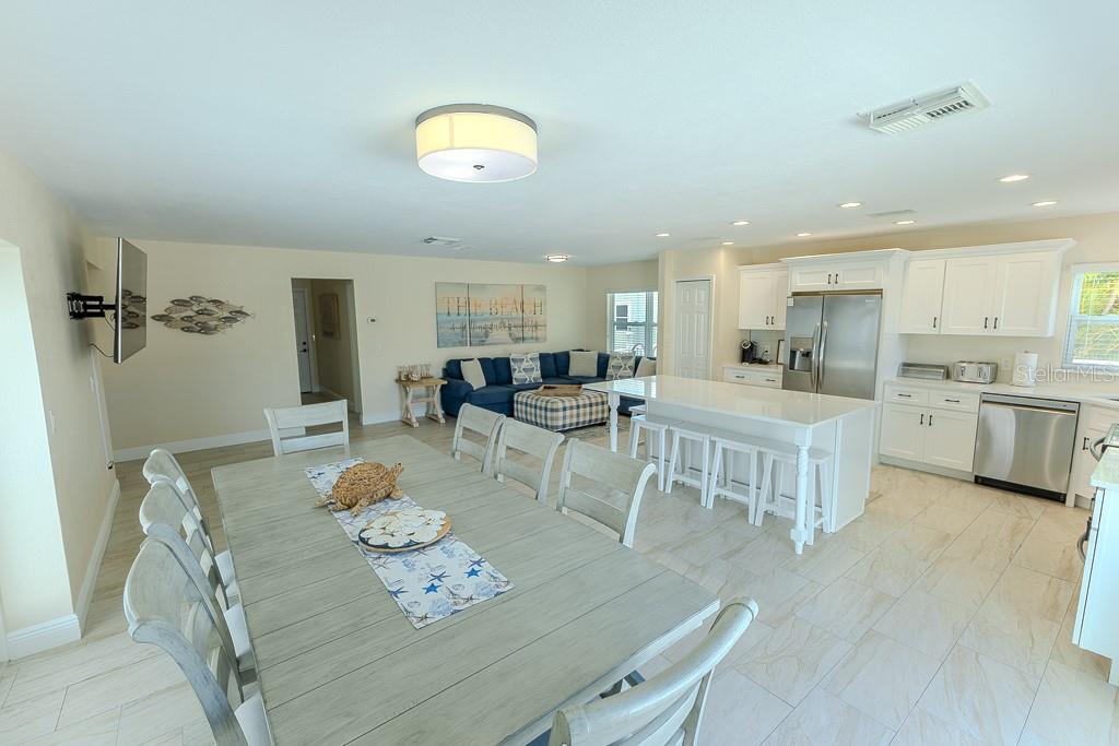 Listing photo id 19 for 5021 Porpoise Place