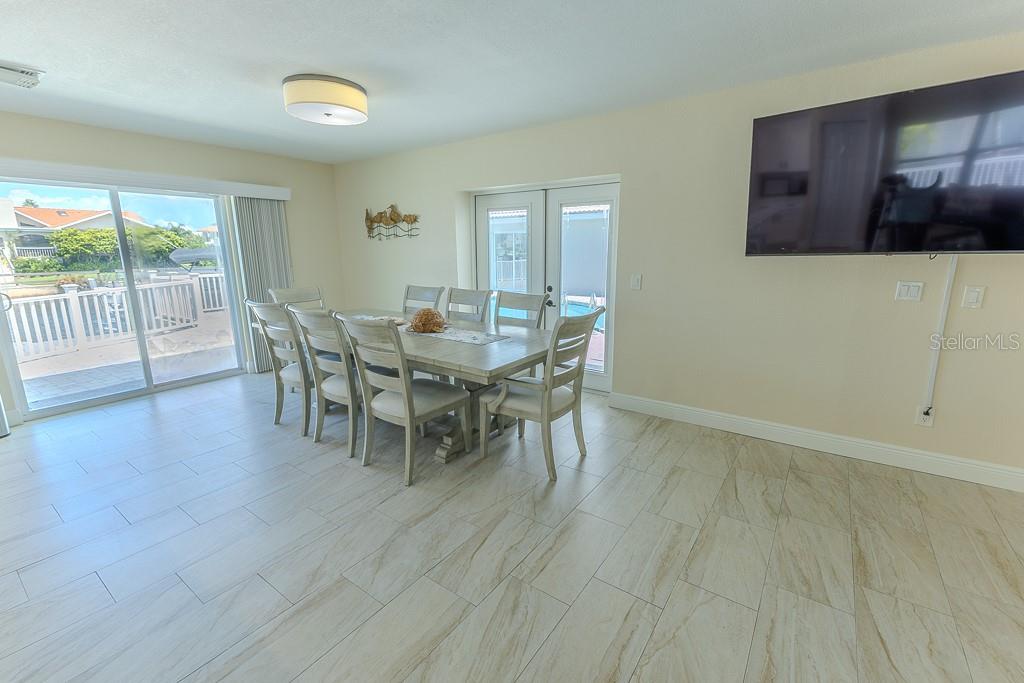 Listing photo id 21 for 5021 Porpoise Place