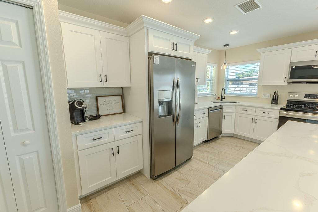 Listing photo id 25 for 5021 Porpoise Place