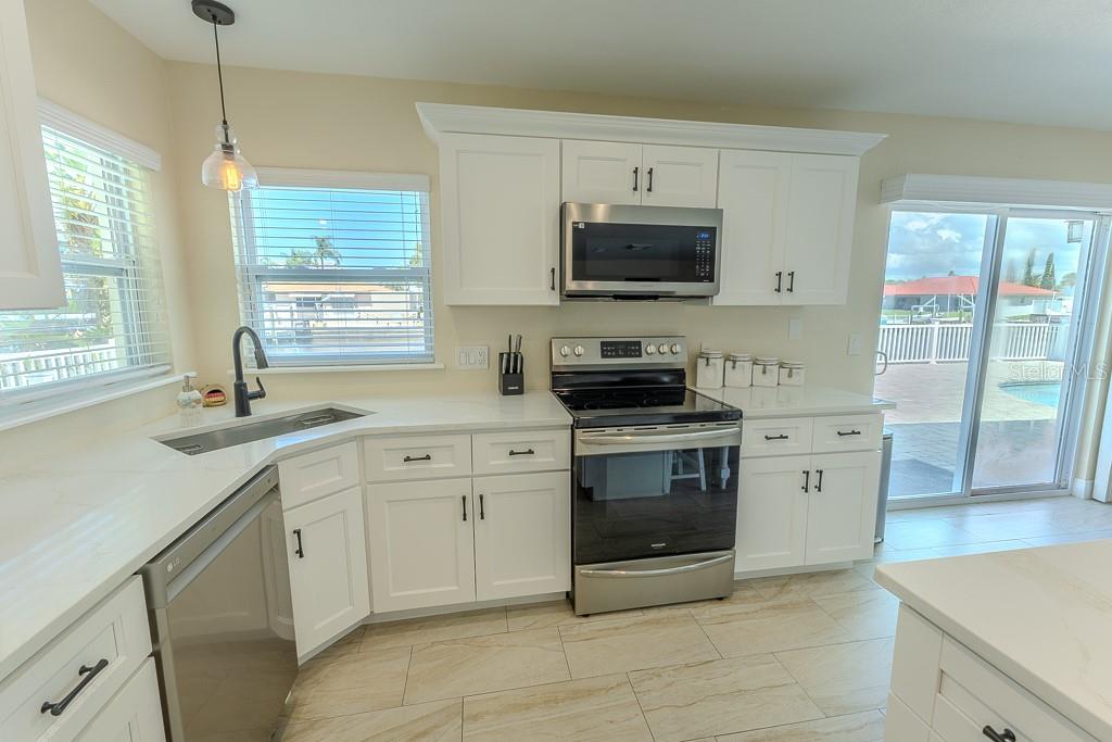 Listing photo id 26 for 5021 Porpoise Place