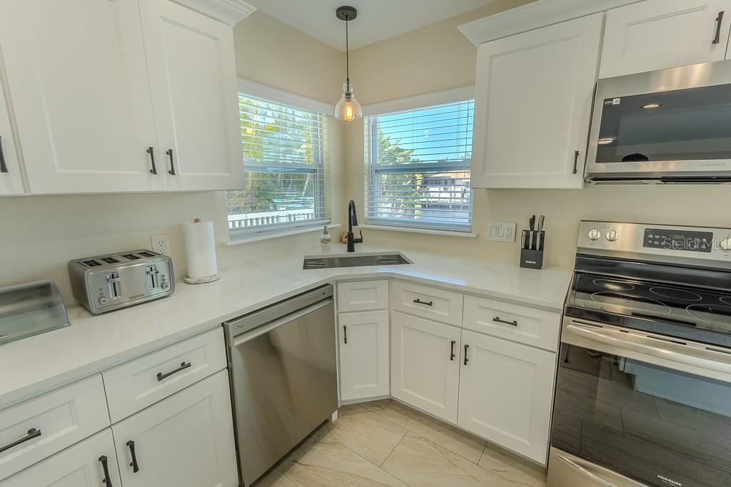 Listing photo id 27 for 5021 Porpoise Place