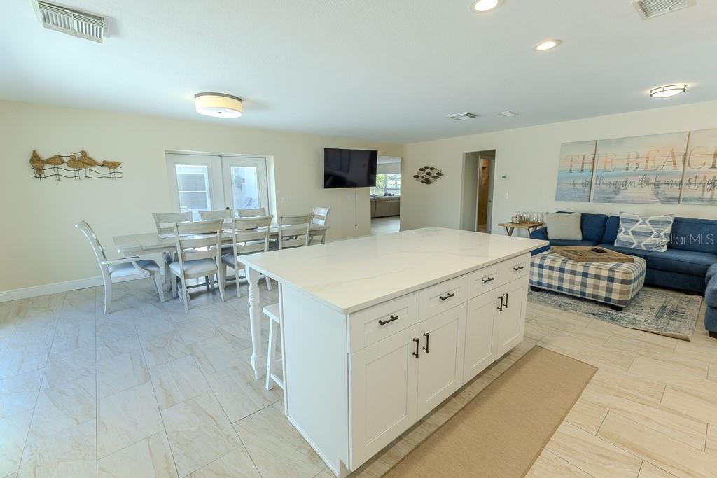 Listing photo id 29 for 5021 Porpoise Place