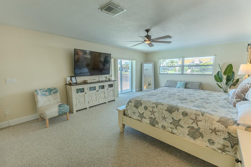 Listing photo id 31 for 5021 Porpoise Place