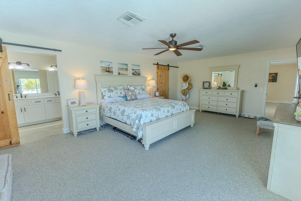 Listing photo id 32 for 5021 Porpoise Place