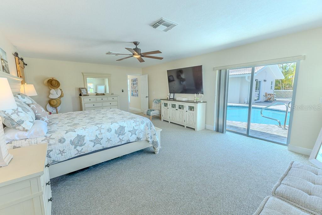 Listing photo id 33 for 5021 Porpoise Place