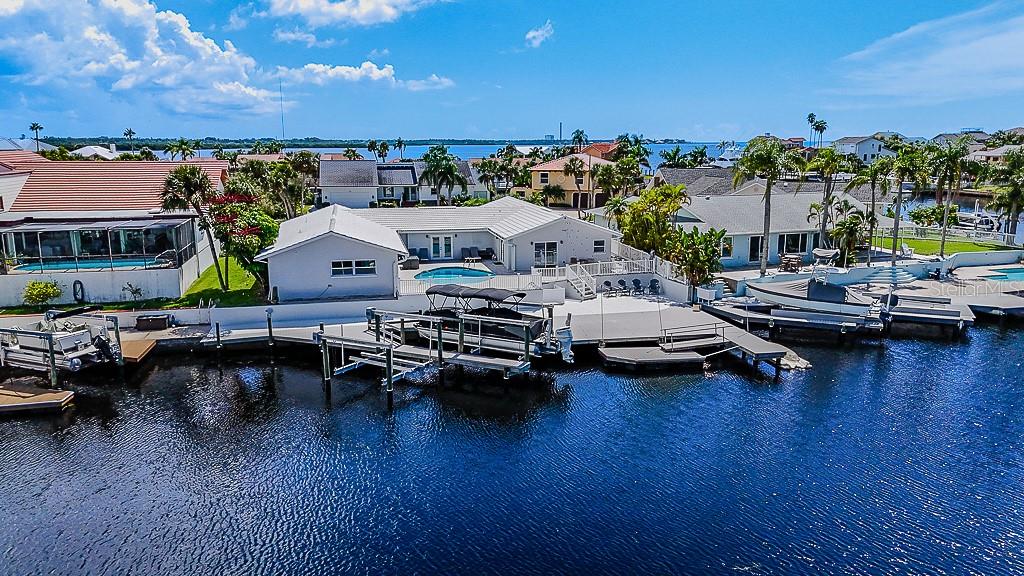 Listing photo id 3 for 5021 Porpoise Place