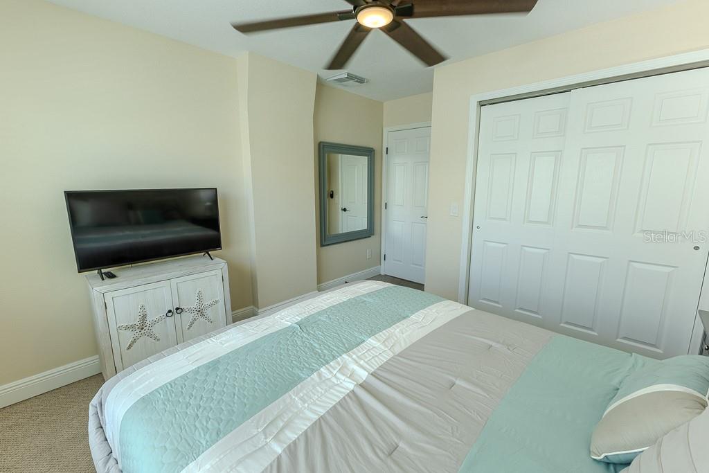 Listing photo id 49 for 5021 Porpoise Place