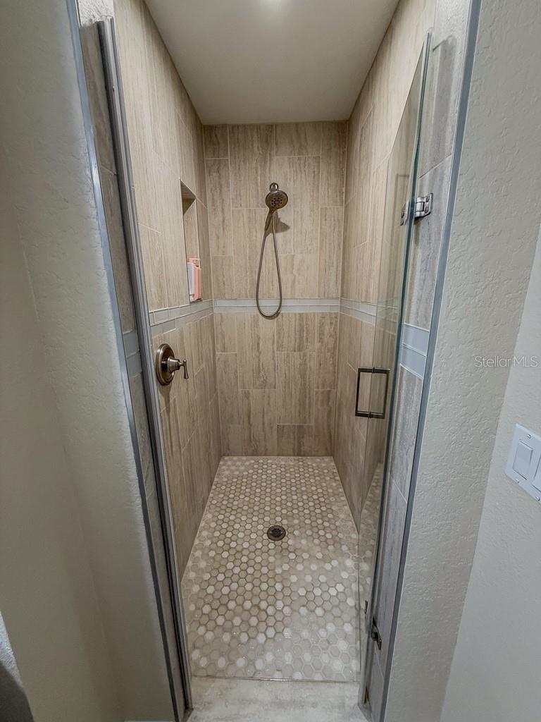 Listing photo id 51 for 5021 Porpoise Place