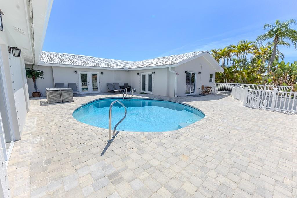 Listing photo id 52 for 5021 Porpoise Place