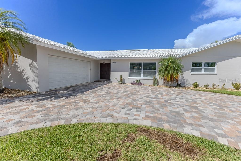 Listing photo id 5 for 5021 Porpoise Place