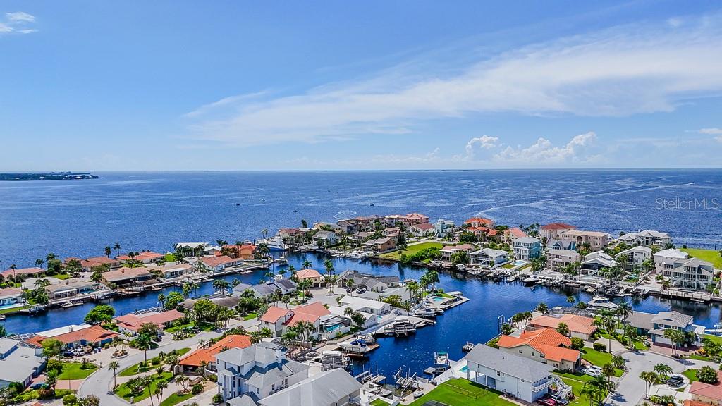 Listing photo id 68 for 5021 Porpoise Place