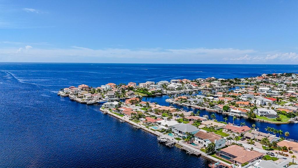 Listing photo id 71 for 5021 Porpoise Place