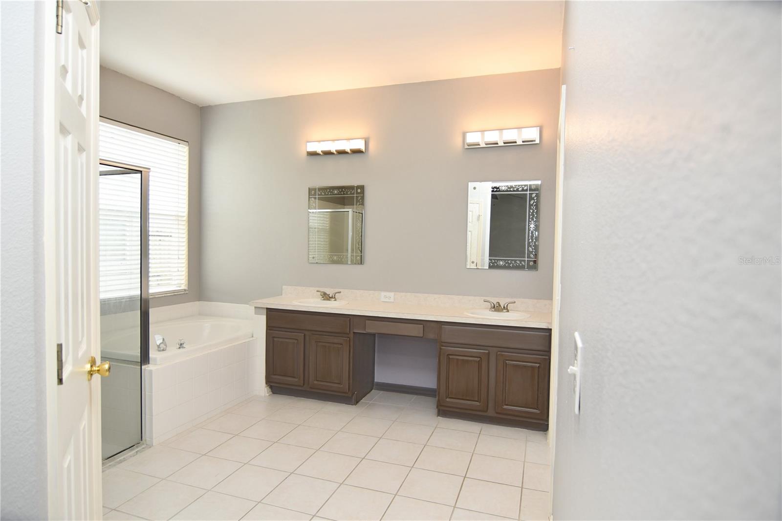 Image 20 of 35 For 27037 Palmbrook Court