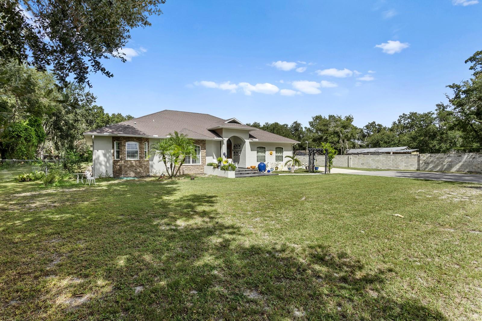 Listing photo id 0 for 5106 Slaten Road