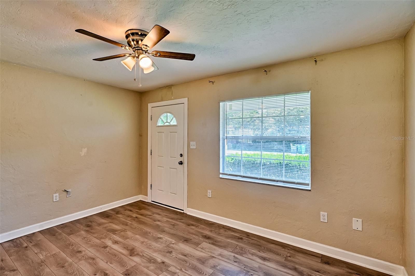 Image 4 of 37 For 23297 178th Place