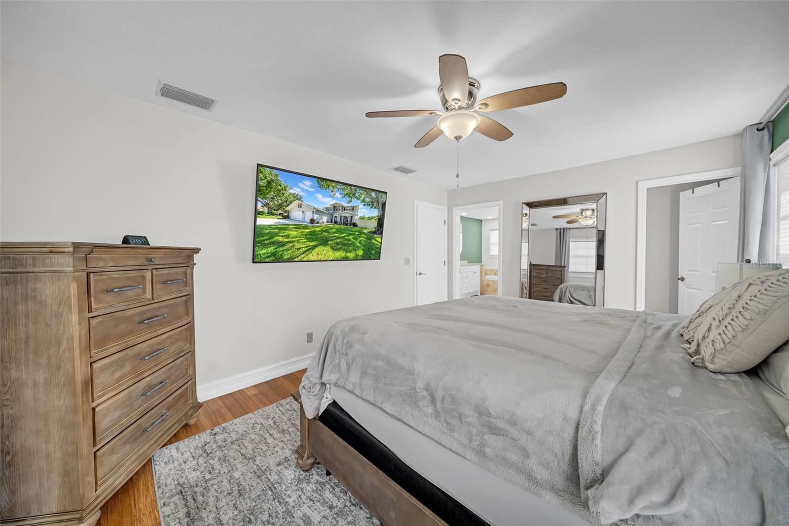 Image 31 of 72 For 8809 Glen Lakes Boulevard N
