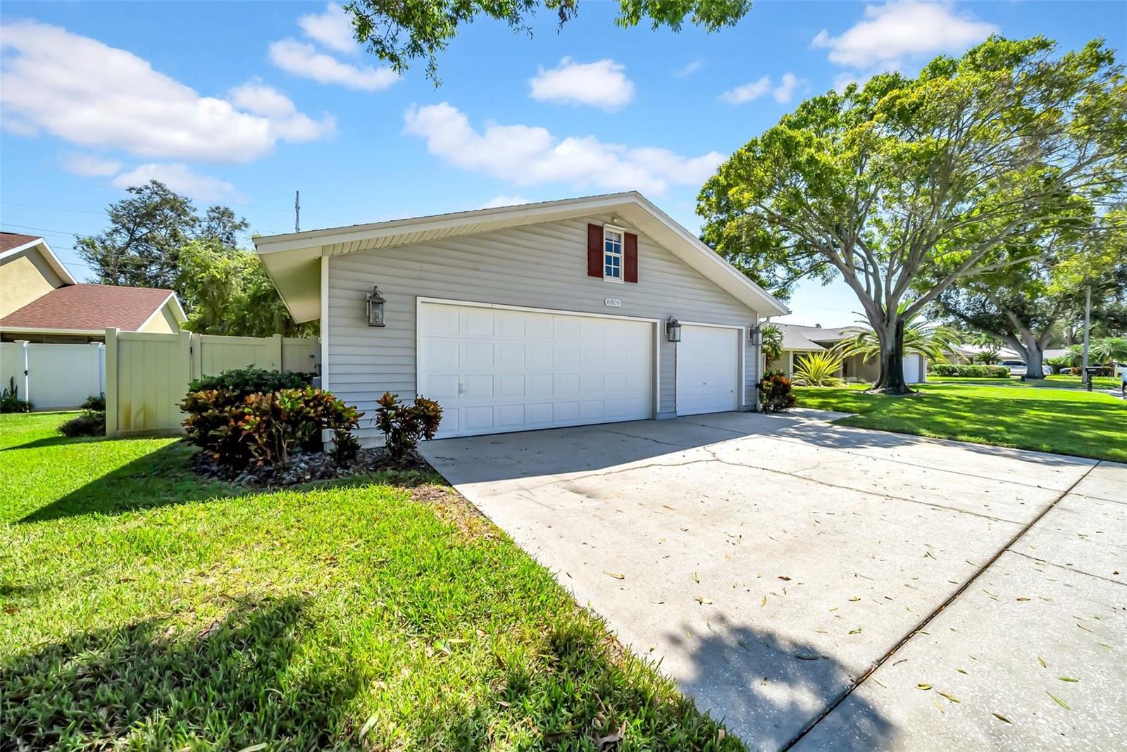 Image 62 of 72 For 8809 Glen Lakes Boulevard N