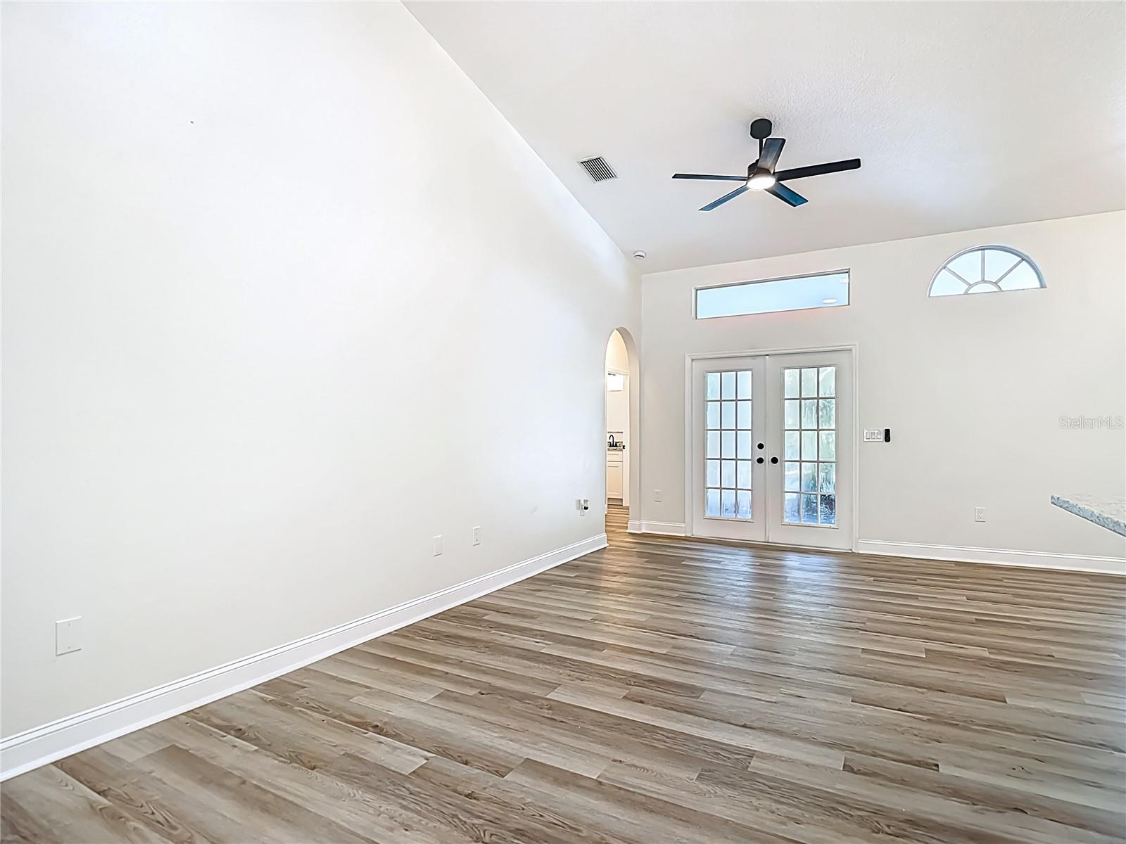 Image 27 of 81 For 8237 Setters Point Drive