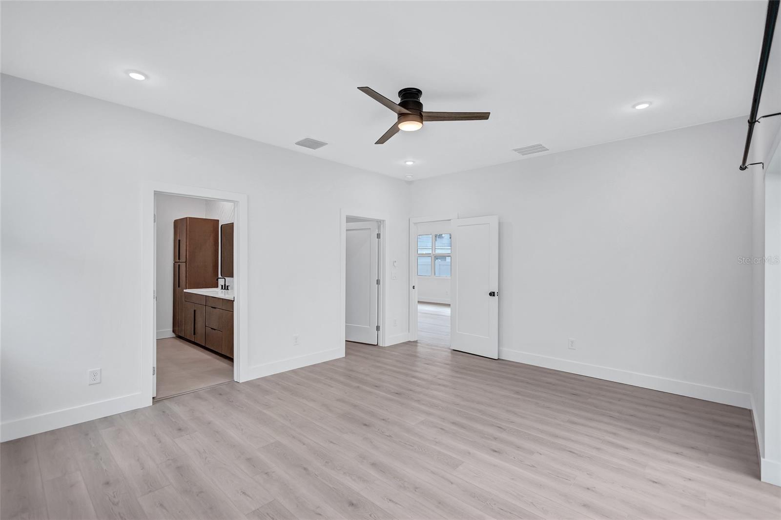 Image 10 of 32 For 2720 27th Avenue N