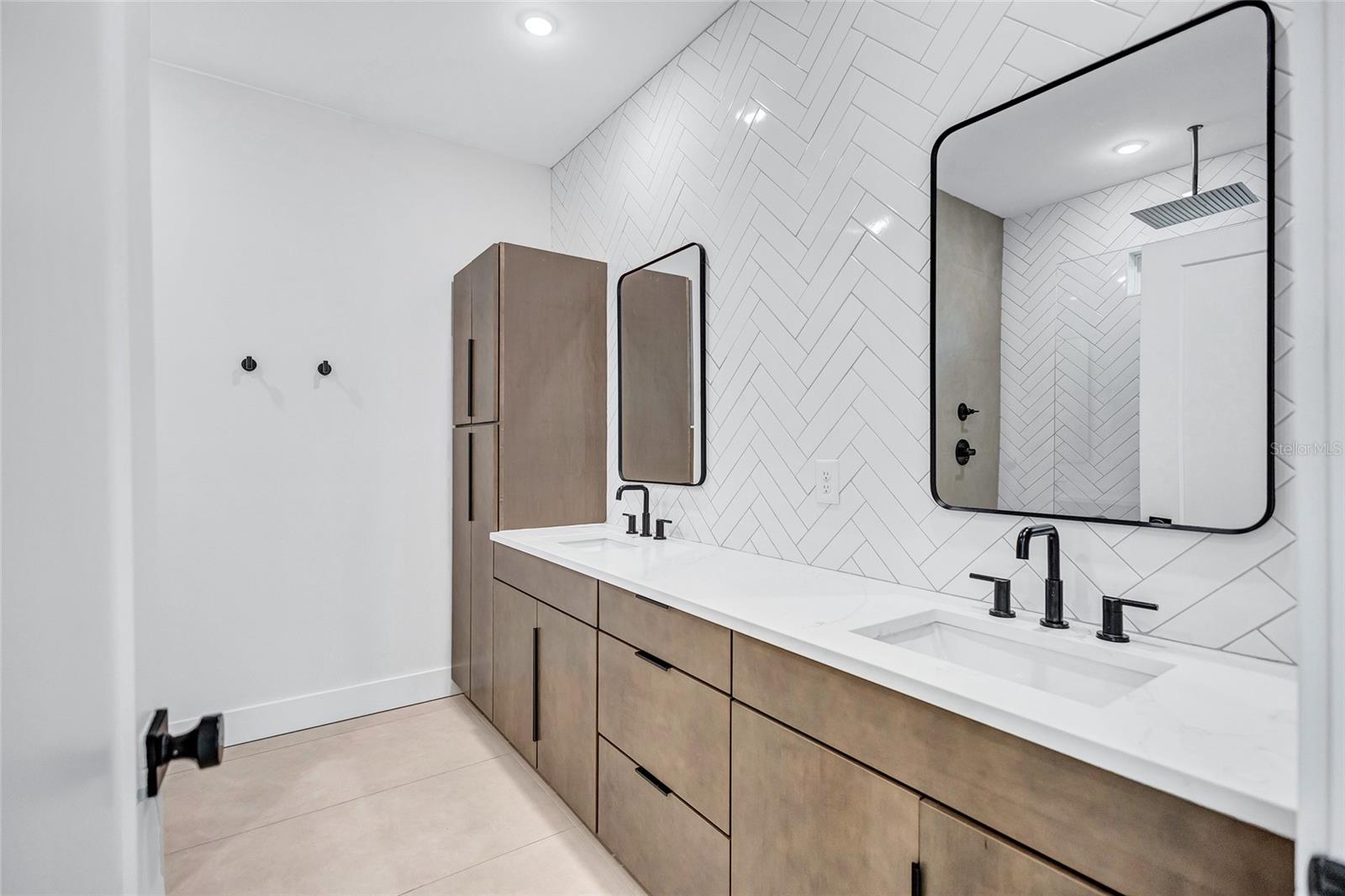 Image 12 of 32 For 2720 27th Avenue N